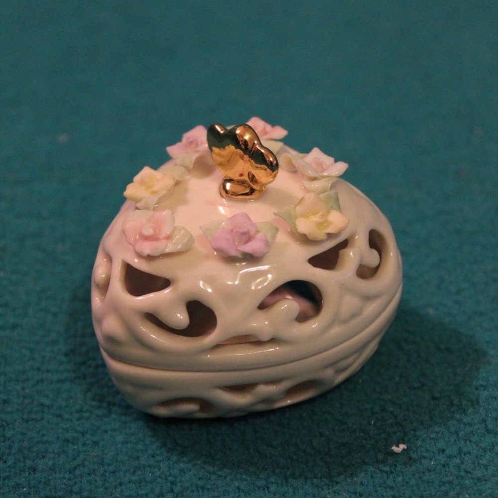 Lenox Pierced Heart Box  Valentines collectable.